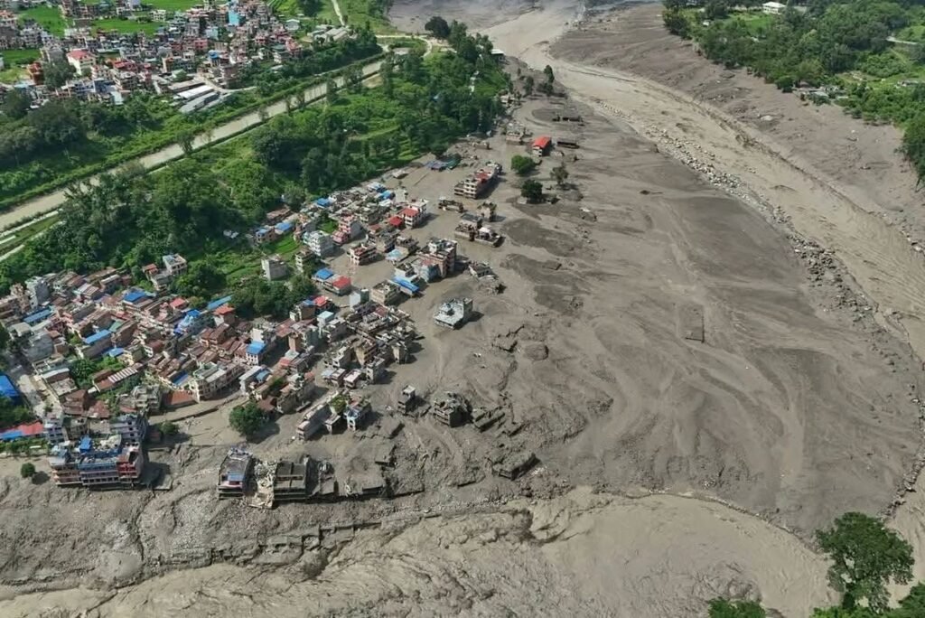 Inundaciones dejan decenas de muertos y desaparecidos