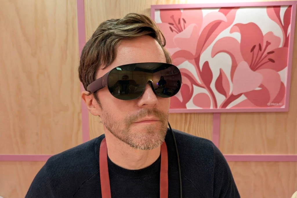meta-vr-glasses-scott